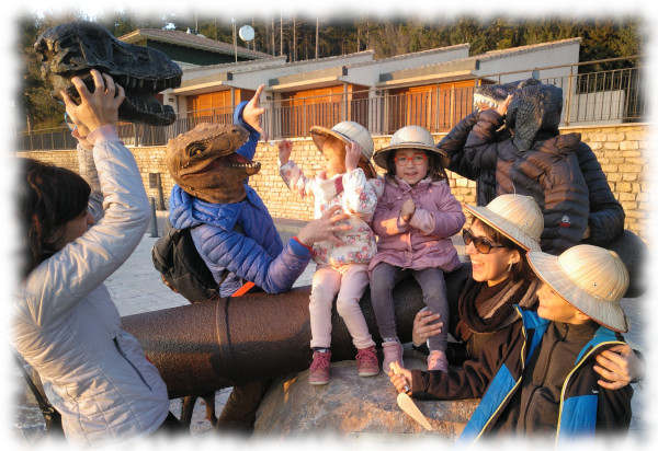 Familia al acabar el juego de Escape Morella