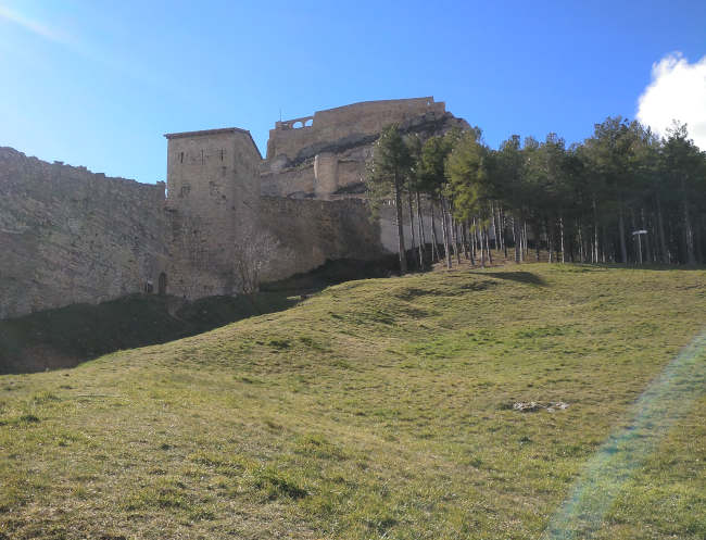 vista del castillo de morella desde el portal de la nevera